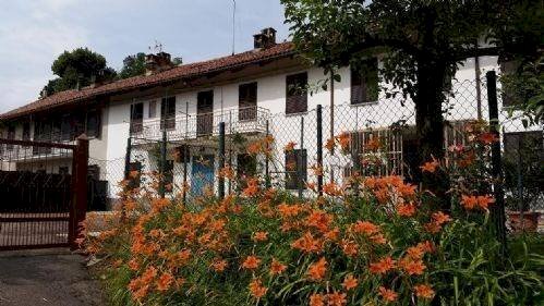 casa indipendente in vendita ad Asti in zona Baciglio