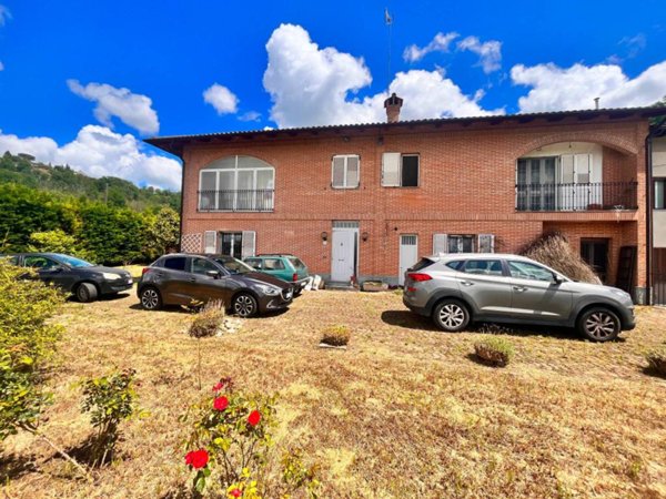 casa indipendente in vendita ad Asti in zona Valgera