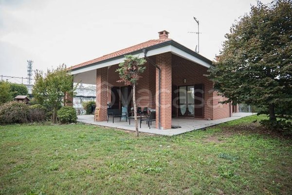 casa indipendente in vendita ad Asti in zona Manzoni
