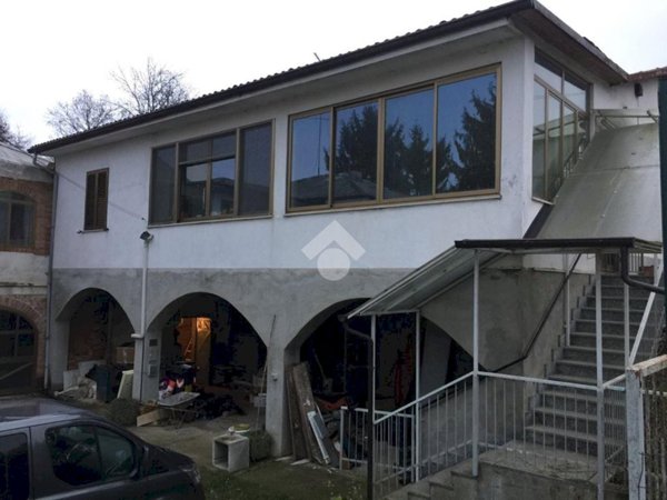 casa indipendente in vendita ad Asti in zona Casabianca