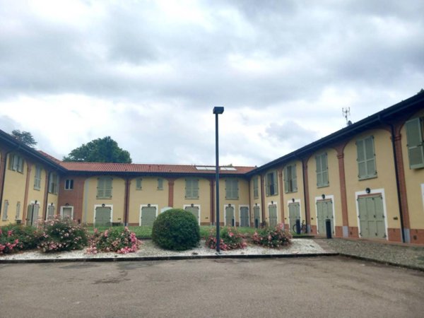 appartamento in vendita ad Asti in zona Mombarone