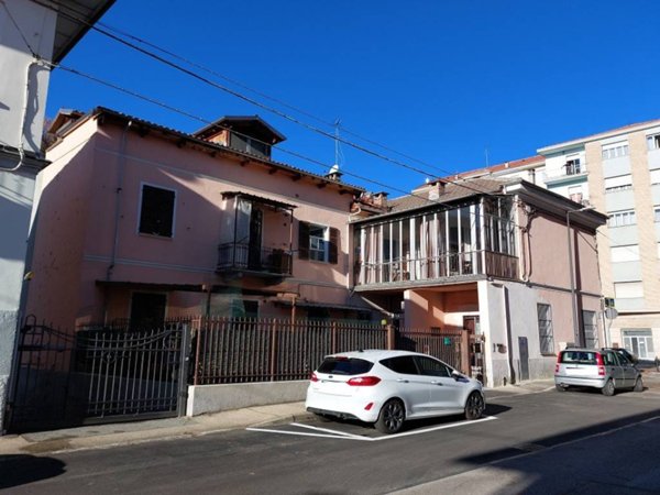 intera palazzina in vendita ad Asti in zona Castiglione