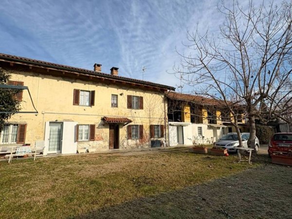 casa indipendente in vendita ad Asti in zona Quarto