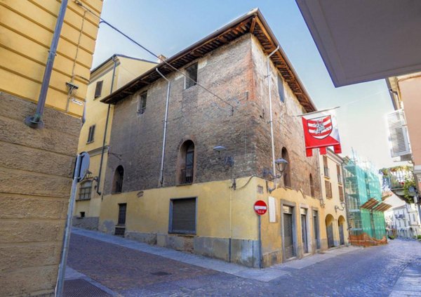 casa indipendente in vendita ad Asti in zona Centro Città