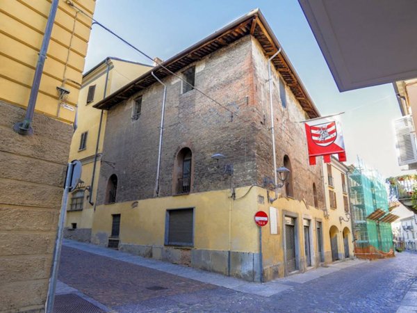 casa indipendente in vendita ad Asti in zona Centro Città