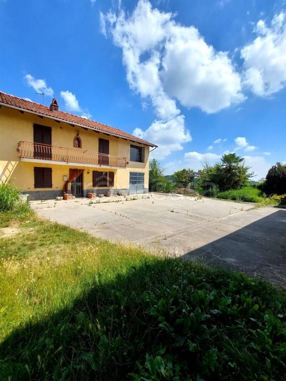 casa indipendente in vendita ad Asti in zona Variglie