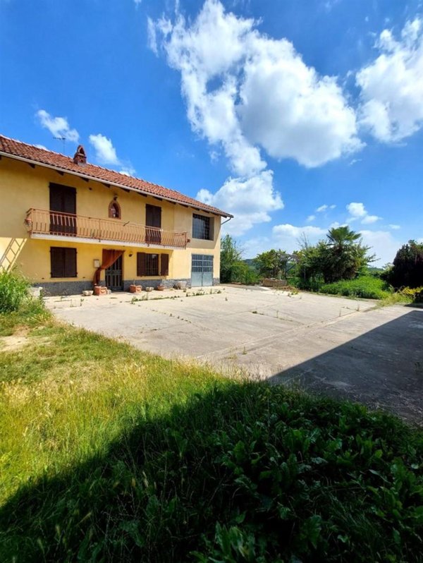 casa indipendente in vendita ad Asti in zona Variglie
