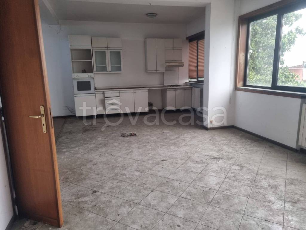 locale commerciale in vendita ad Asti in zona Pilone