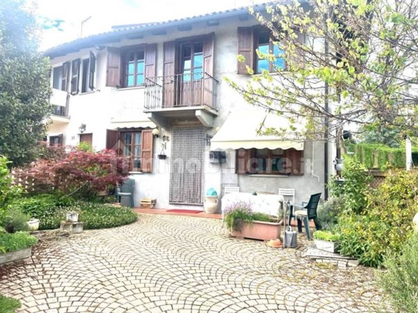 casa indipendente in vendita ad Asti in zona Valgera
