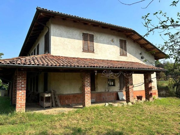 casa indipendente in vendita ad Asti in zona Castiglione