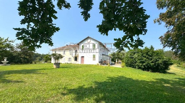 casa indipendente in vendita ad Asti in zona Valmanera