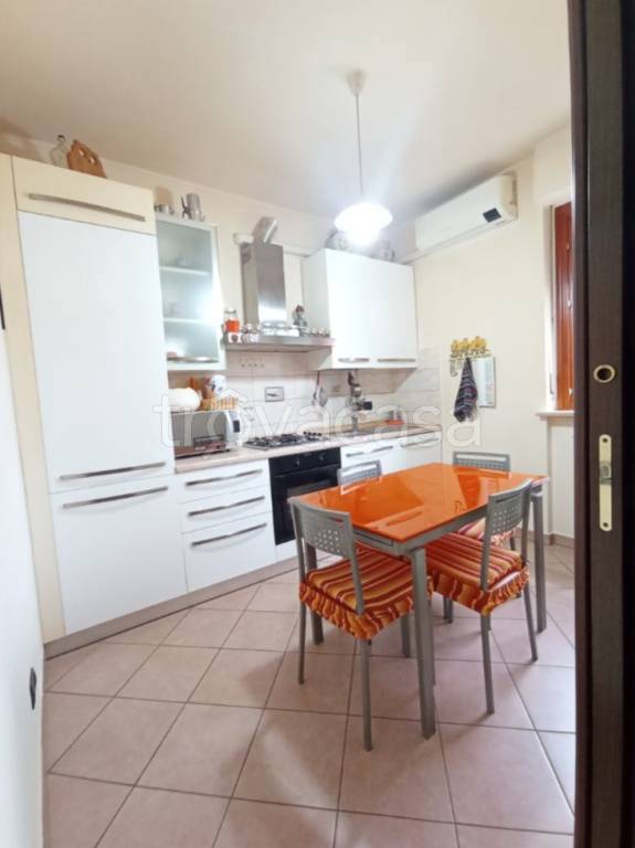 appartamento in vendita ad Asti in zona Quarto