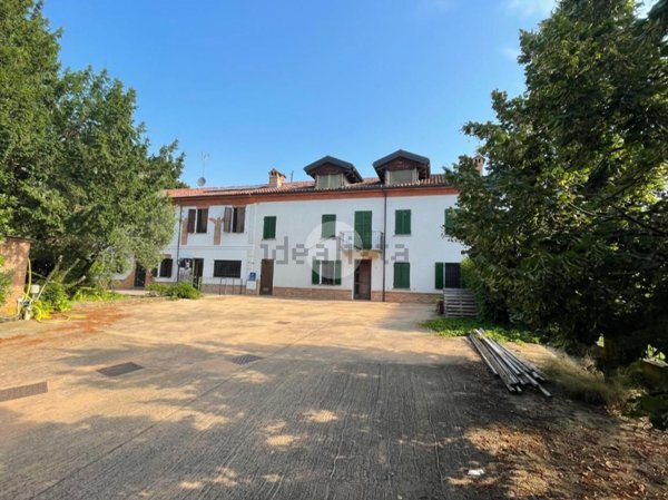 casa indipendente in vendita ad Asti in zona Castiglione