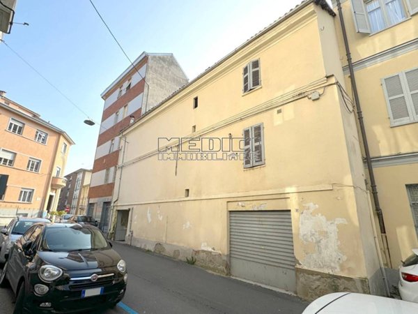 casa indipendente in vendita ad Asti in zona Centro Città
