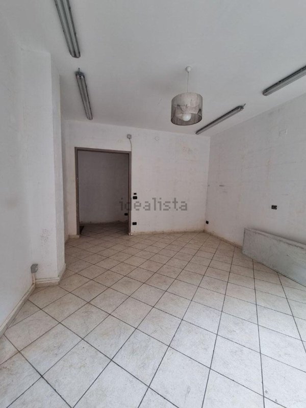 locale commerciale in vendita ad Asti