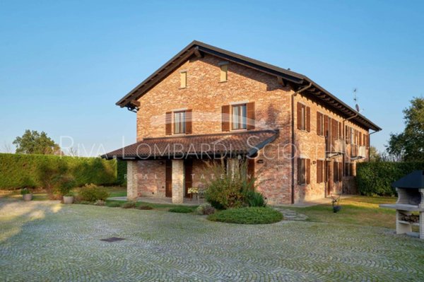 casa indipendente in vendita ad Asti in zona Casabianca