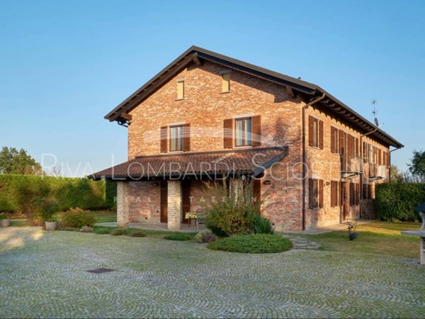 casa indipendente in vendita ad Asti in zona Casabianca