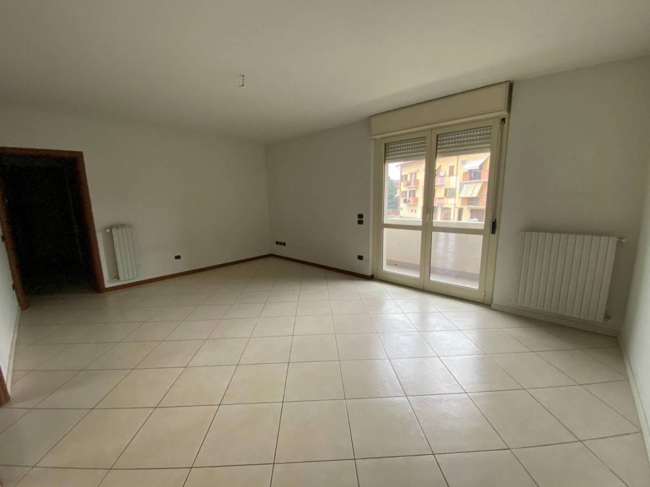 appartamento in vendita ad Asti in zona Rioscone