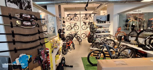 locale commerciale in vendita ad Asti