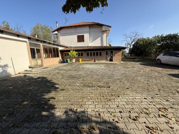 appartamento in vendita ad Asti in zona Valgera
