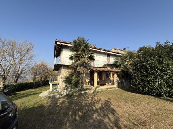 casa indipendente in vendita ad Asti in zona Mombarone