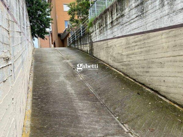 locale commerciale in vendita ad Asti in zona Bramairate