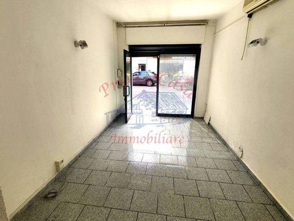 negozio in vendita ad Asti in zona Madonna di Caniglie
