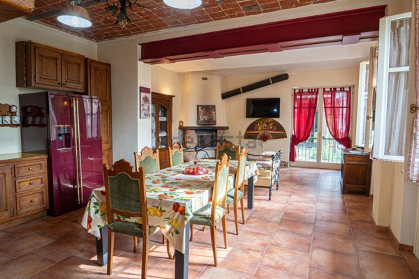casa indipendente in vendita ad Asti in zona Castiglione