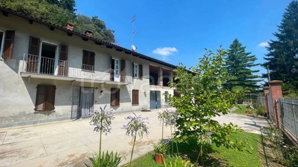 casa indipendente in vendita ad Asti in zona Sessant