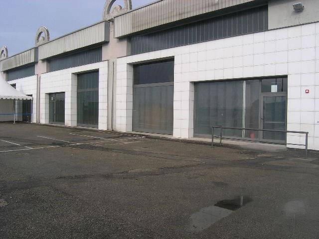 locale commerciale in vendita ad Asti in zona Valgera
