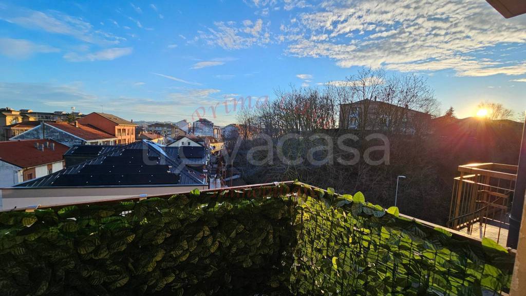 casa indipendente in vendita ad Asti in zona Madonna di Caniglie