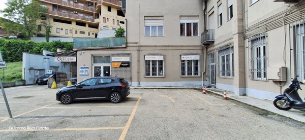 locale commerciale in vendita ad Asti
