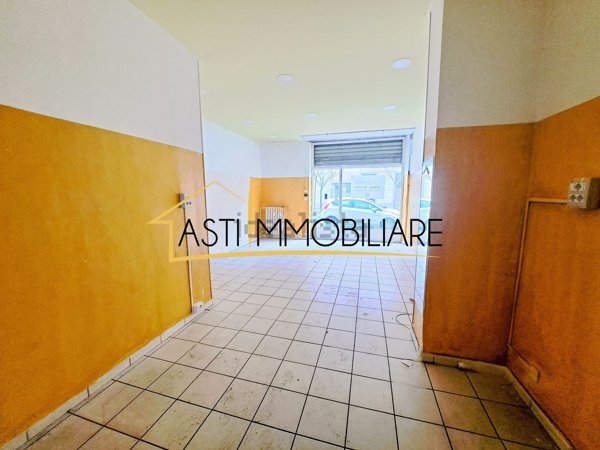 locale commerciale in vendita ad Asti