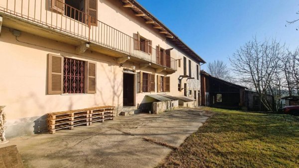 casa indipendente in vendita ad Asti in zona Montemarzo