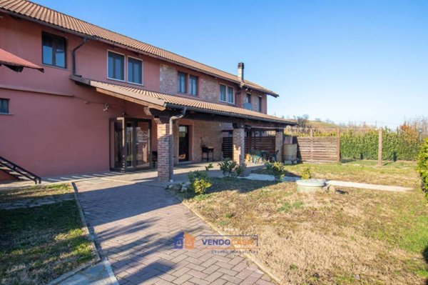casa indipendente in vendita ad Asti in zona Palucco