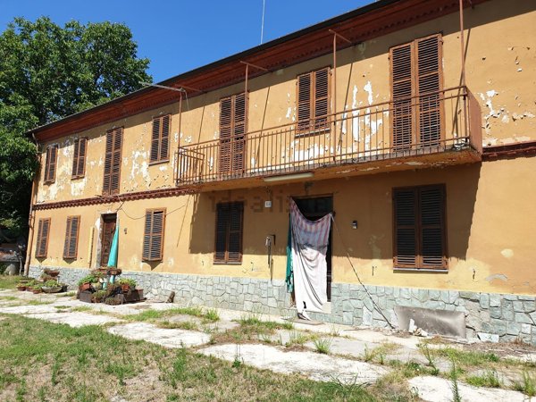 casa indipendente in vendita ad Asti in zona Quarto