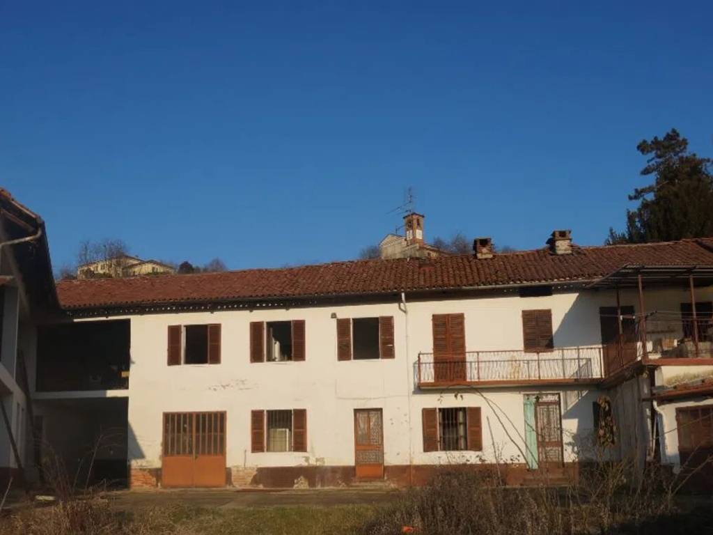 casa indipendente in vendita ad Asti in zona Quarto