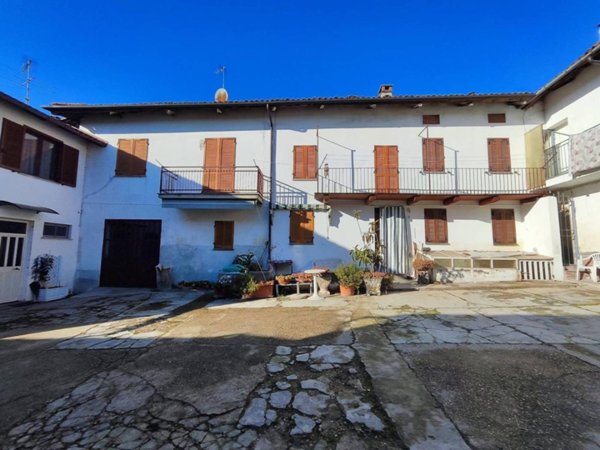 casa indipendente in vendita ad Asti in zona Mombarone