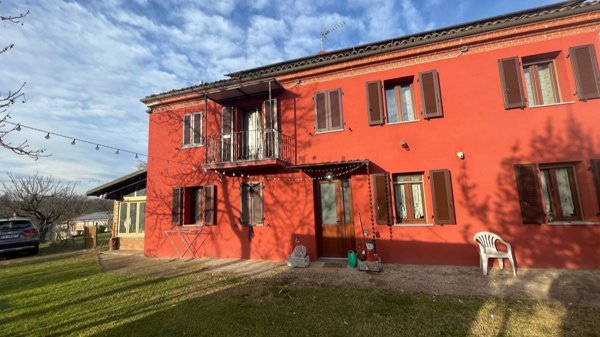 casa indipendente in vendita ad Asti in zona Valgera