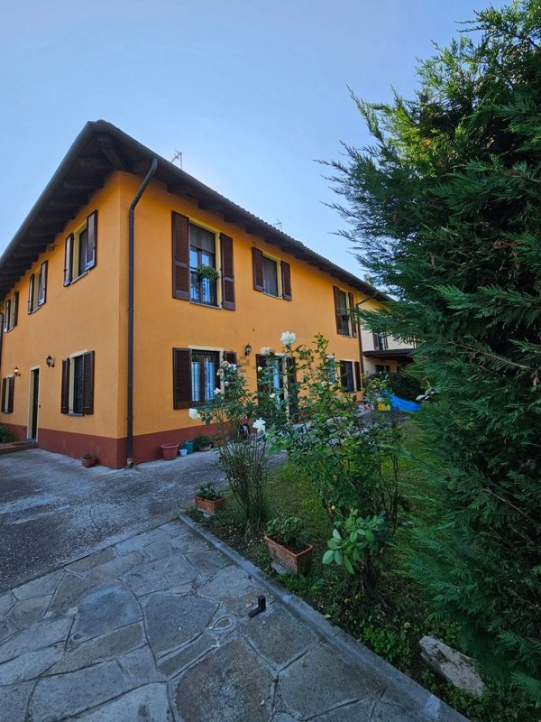 casa indipendente in vendita ad Asti
