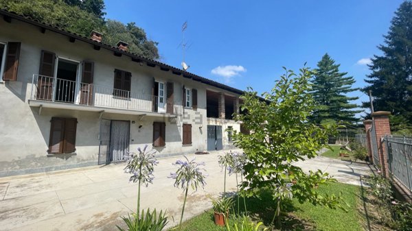 casa indipendente in vendita ad Asti in zona Sessant