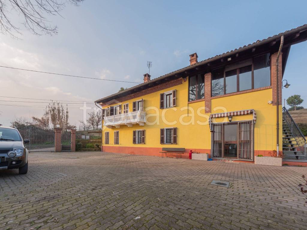 casa indipendente in vendita ad Asti in zona Mombarone