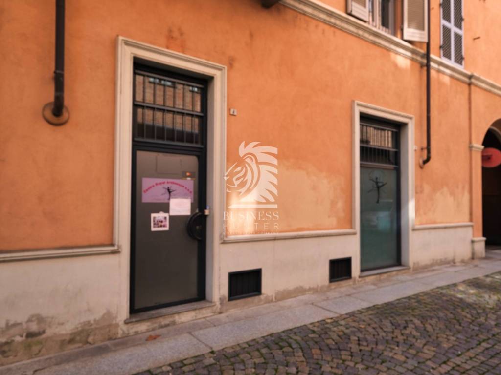 negozio in vendita ad Asti