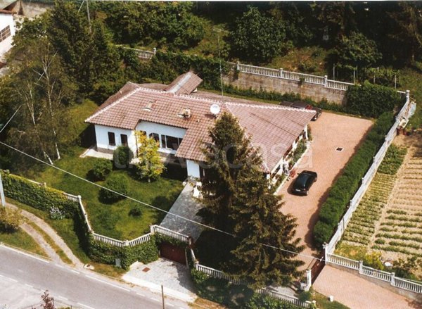 casa indipendente in vendita ad Asti in zona Casabianca