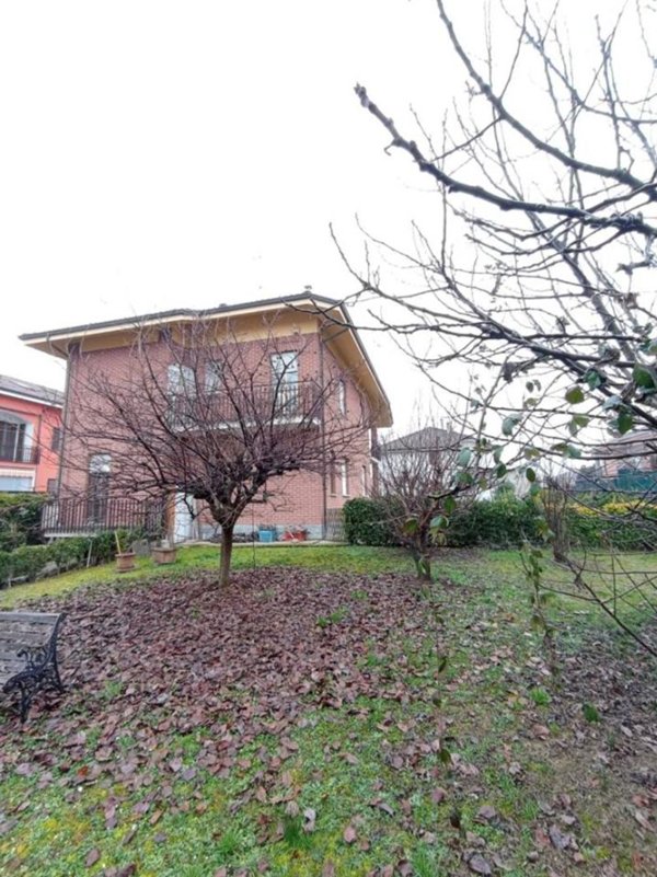 casa indipendente in vendita ad Asti in zona Centro Città