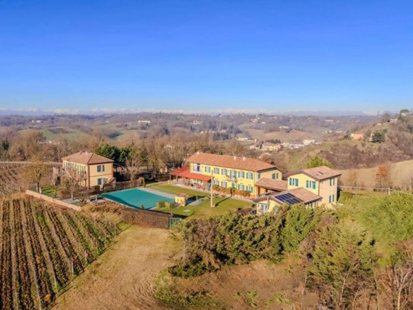 casa indipendente in vendita ad Asti in zona Castiglione