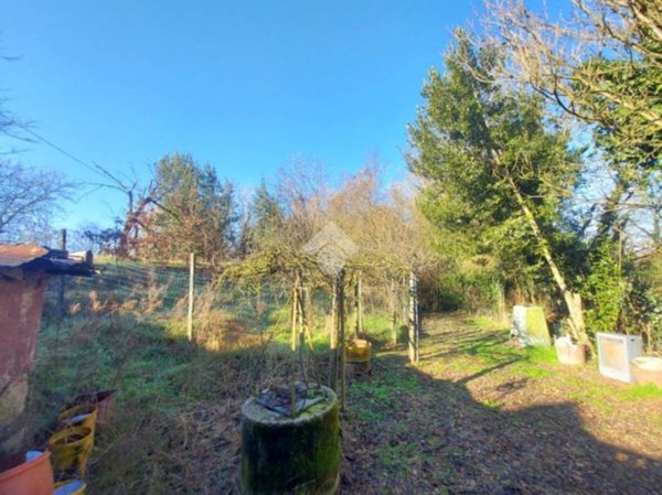 casa indipendente in vendita ad Asti in zona Mombarone