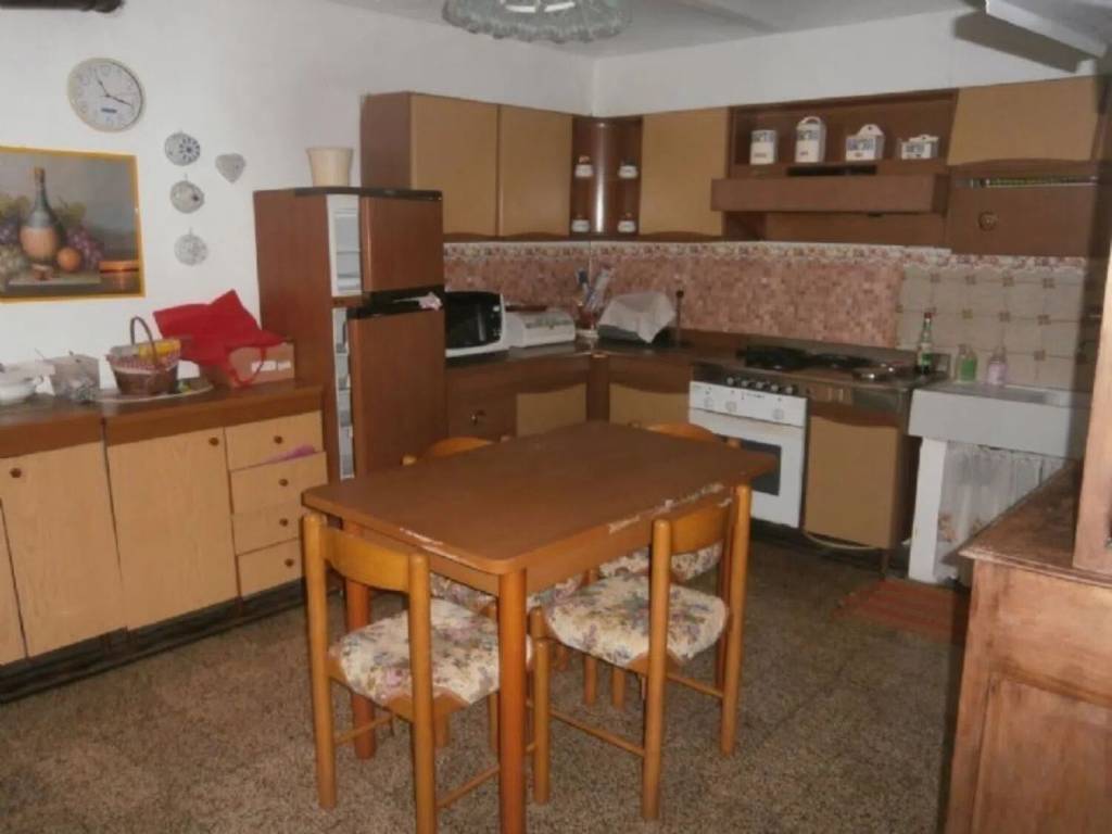 casa indipendente in vendita ad Asti in zona Quarto