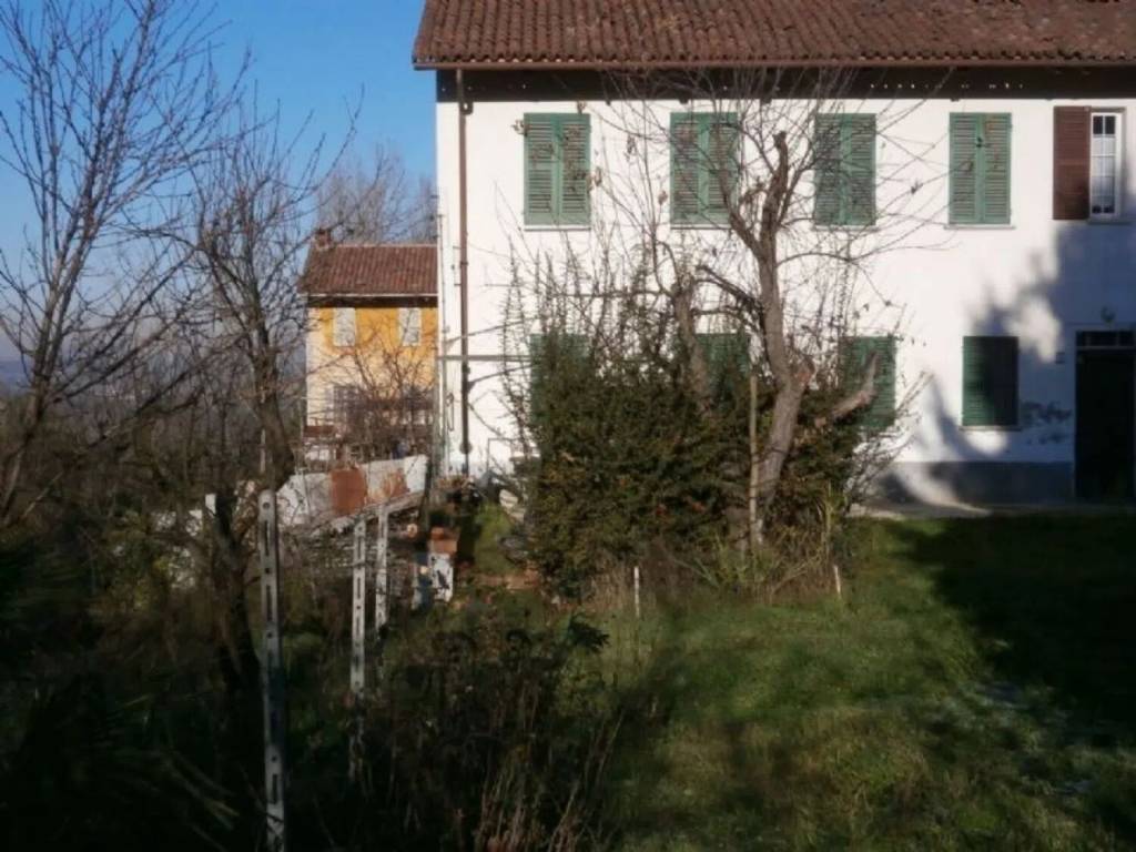 casa indipendente in vendita ad Asti in zona Montemarzo