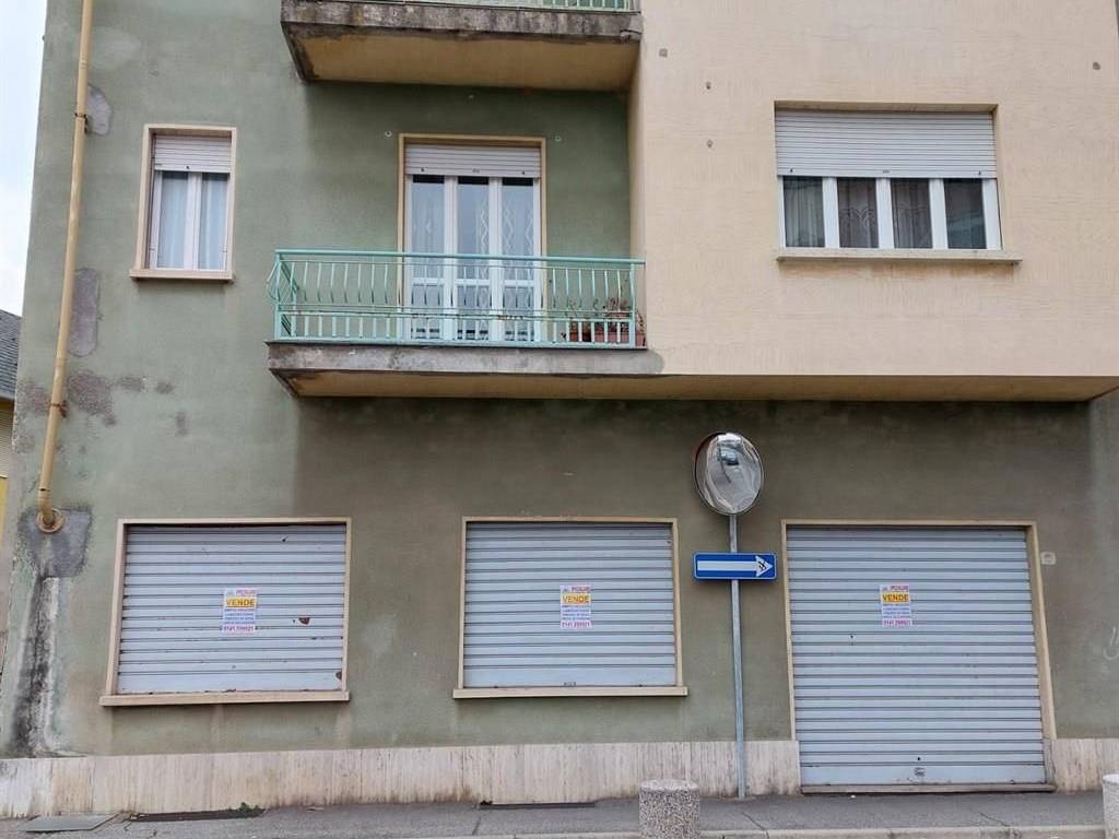 negozio in vendita ad Asti in zona Valenzani